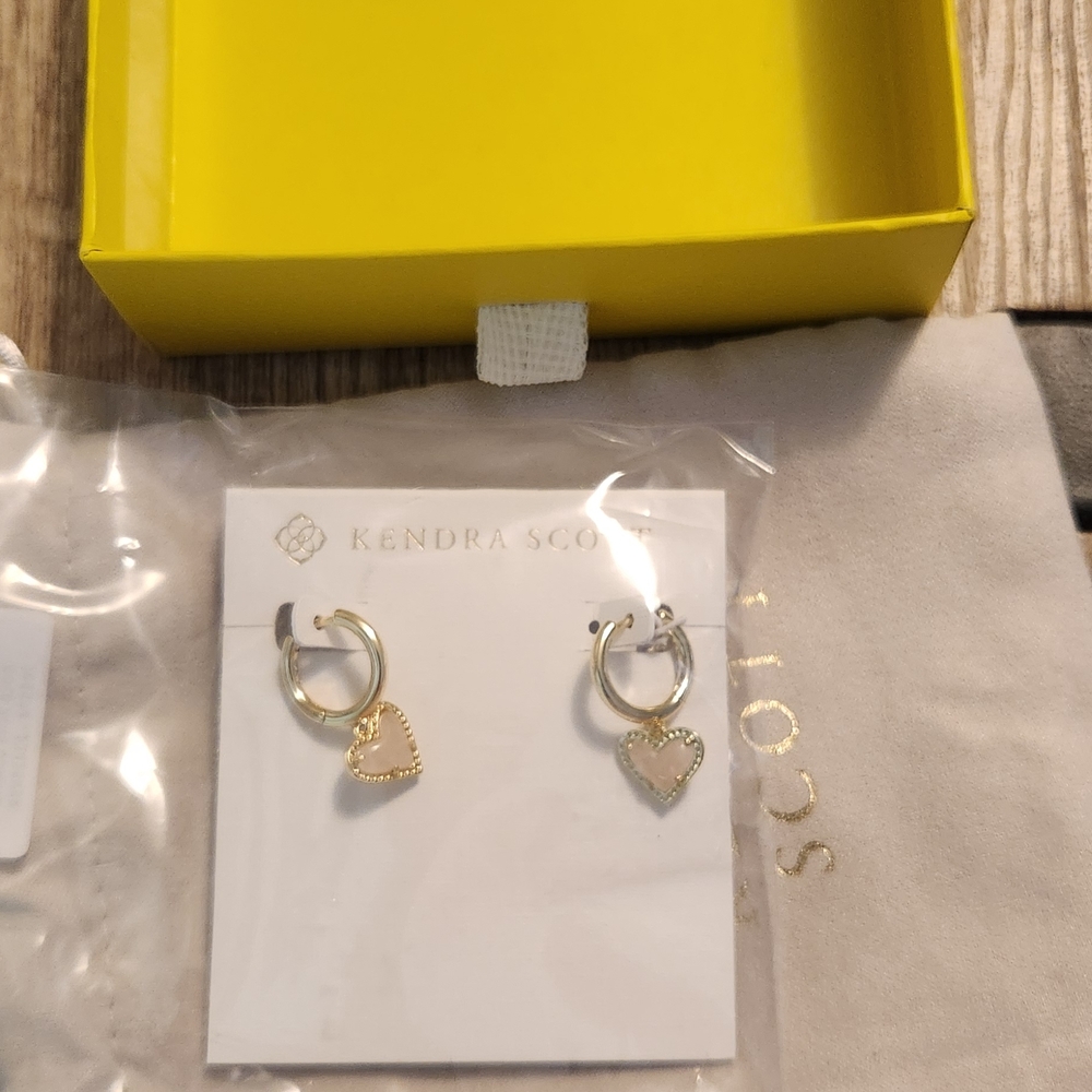 Kendra Scott Gold/Pink Ari Heart Hoops